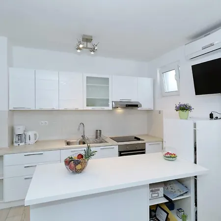 Apriori - Free Parking * Zadar