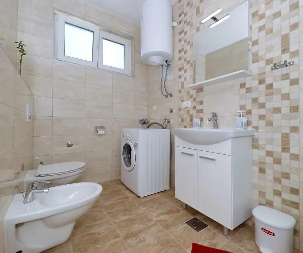 Apriori - Free Parking ザダル