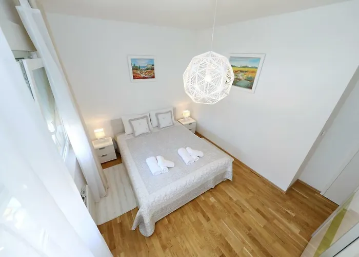 Apriori - Free Parking ザダル