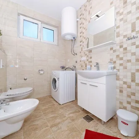 Apriori - Free Parking * זאדאר