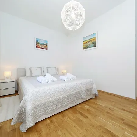 Apriori - Free Parking Daire *