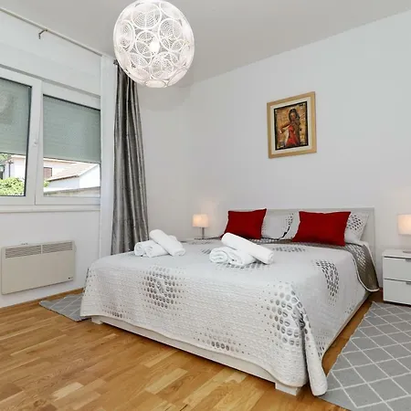 Apartment Apriori - Free Parking *