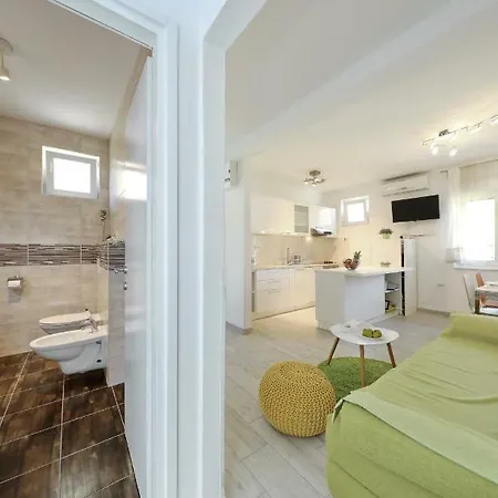 דירה Apriori - Free Parking