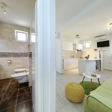 Apartment Apriori - Free Parking *