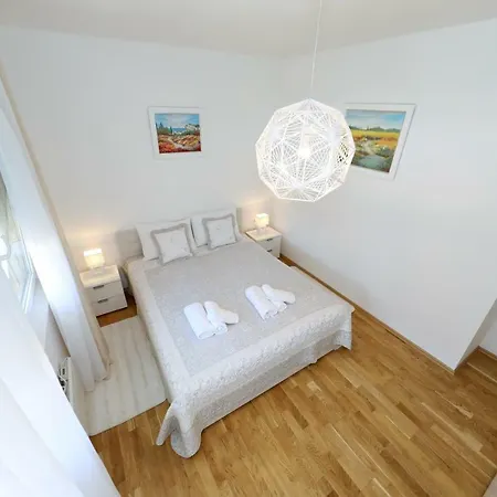 Apriori - Free Parking זאדאר