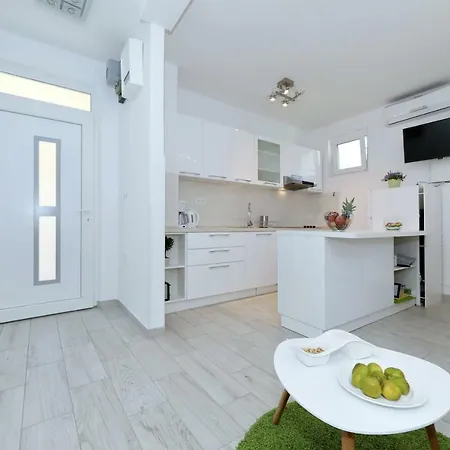 Apriori - Free Parking * זאדאר