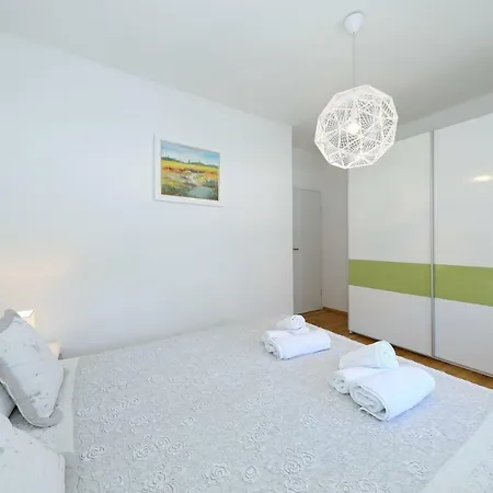 Apriori - Free Parking Zadar