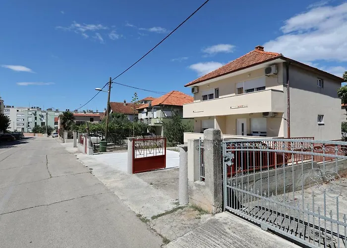 Apriori - Free Parking * Zadar