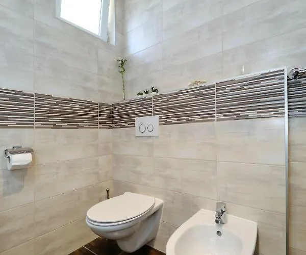 Apriori - Free Parking Appartement