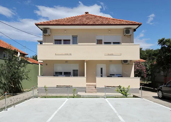 Apriori - Free Parking Appartement