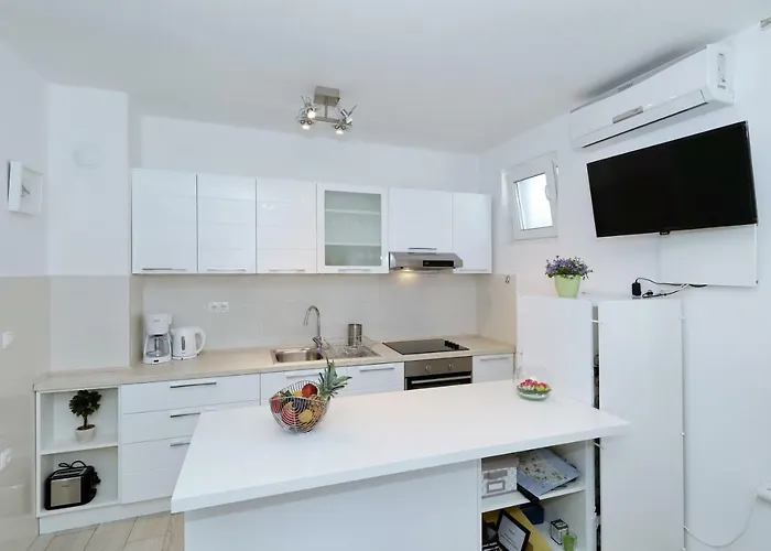 Apriori - Free Parking * Zadar